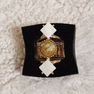 Sunbeam Showcase Gold Ring